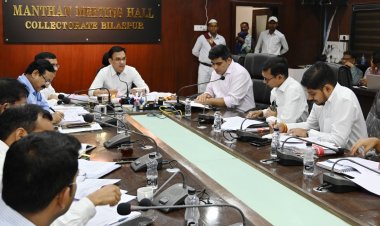 कलेक्टर सौरभ कुमार ने साप्ताहिक बैठक में राज्य शासन की कल्याणकारी योजनाओं के क्रियान्वयन की समीक्षा की*