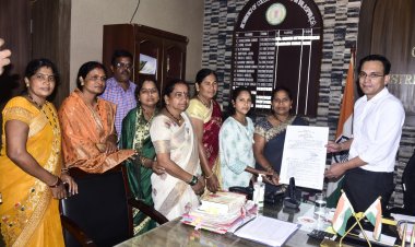 *मितानिनों को हर माह मिलेगा 2200रूपये मानदेय, कलेक्टर सौरभ कुमार ने मितानिनों के प्रतिनिधि मंडल को सौंपे स्वीकृति आदेश*