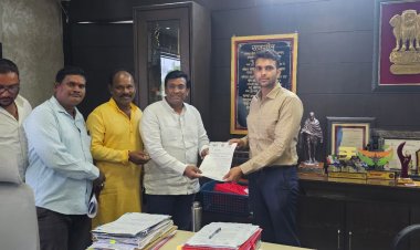 संपत्तिकर में चक्रवृद्धि ब्याज से राहत की मांग को लेकर पंकज शर्मा मिले आयुक्त से