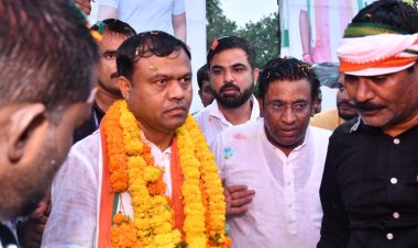 पीटीएस चौक माना में जिला सहकारी बैंक के अध्यक्ष पंकज शर्मा के नेतृत्व में नवनियुक्त प्रदेश अध्यक्ष दीपक बैज का जोरदार स्वागत