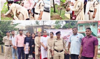 *श्रीसूर्या पुष्पा फाउंडेशन के द्वारा राजीव गांधी चौक में पौधारोपण किया गया जिसमें सहयोगी के रूप में महिला पुलिस की टीम रही*
