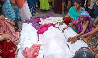 *बड़ी खबर: अरपा नदी में डूबने से गांव के एक ही परिवार के तीन बच्चियों की मौत,अवैध उत्खनन बना मासूमों की मौत का कारण*,गुस्साए ग्रामीणों ने मेन रोड पर चक्का जाम कर दिया ,पुलिस और प्रशासन के अधिकारी पहुंचे मौक़े पर