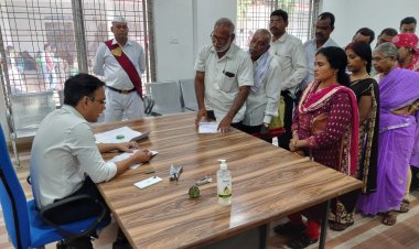 कलेक्टर ने जनदर्शन में सुनी लोगों की समस्याएं