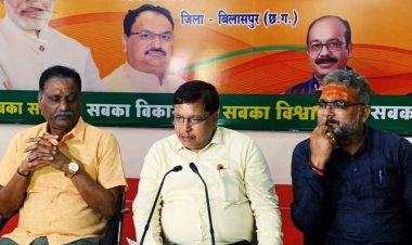 *पूर्व मंत्री एवं मस्तूरी विधायक कृष्णमूर्ति बांधी और बेलतरा विधायक रजनीश सिंह की भाजपा कार्यालय में आयोजित प्रेस वार्ता,कहा कांग्रेस शासन में किसानों का हो रहा अपमान