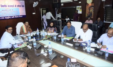 *मंत्री मोहन मरकाम ने विभागिय कामकाज की ली समीक्षा बैठक*वन अधिकार पत्र के वितरण में तेजी लाने दिए निर्देश