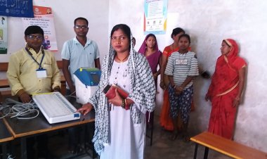 *मतदाताओं को जागरुक करने ईवीएम मशीन का प्रर्दशन*