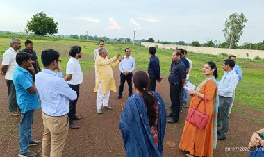 *100बिस्तर वाले कर्मचारी राज्य जीवन बीमा अस्पताल बनाने दिल्ली से आई टीम ने पूर्व स्पिकार धरमलाल कौशिक के साथ मौके का जायजा लिया