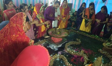 *सकरी में रुद्राभिषेक महोत्सव में सैकड़ों शिव भक्तों ने बनाए पार्थिव शिवलिंग, किया हवन*