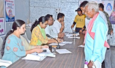 *जन दर्शन:मुंगेली कलेक्ट्रेट कार्यालय में सुनी आमजनों की समस्याएं,आज मिले 136 आवेदन*