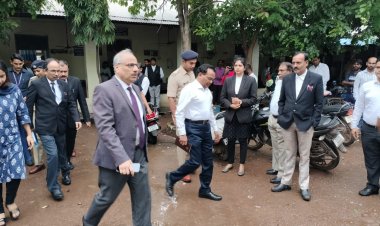 *हाईकोर्ट चीफ जस्टिस रमेश सिन्हा ने किया बेमेतरा जिला कोर्ट का औचक निरीक्षण*, व्यवस्था सुधारने दीए निर्देश