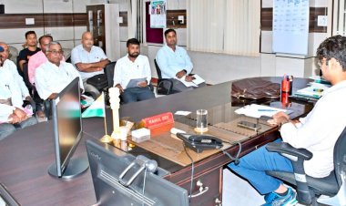 *गौ सेवा से बढ़कर कोई पुनीत कार्य नहीं - कलेक्टर*  *कलेक्टर ने ली जिले के पंजीकृत गौशाला समिति के सदस्यों की बैठक*  *बिलासपुर-सरगांव मार्ग पर गौशाला बनाने हेतु की गई चर्चा*