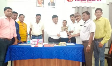 *छत्तीसगढ़ तृतीय वर्ग कर्मचारी संघ द्वारा समस्याओं के निराकरण के लिए बीईओ को सौंपा ज्ञापन*