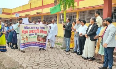 विश्व आदिवासी दिवस’*  *जिला न्यायाधीश ने स्कूली बच्चों की रैली को हरी झंडी दिखाकर किया रवाना