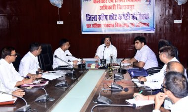 सेक्टर अधिकारी पूरी संजीदगी से करें मतदान का कार्य- कलेक्टर संजीव झा