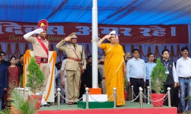 देखिए विडियो:आजादी का 77वा पर्व जिले में गरिमामय माहौल में मनाया गया, संसदीय सचिव रश्मि अशीष सिंह ने पुलिस परेड ग्राउंड में किया ध्वजारोहण