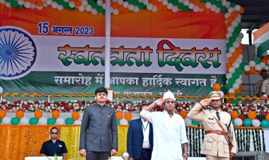 जिले के प्रभारी मंत्री गुरु रुद्र कुमार ने किया ध्वजारोहण