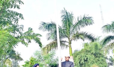 कलेक्टर राहुल देव ने किया क्लेक्टोरेट परिसर में ध्वजारोहण
