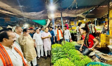चुनावी घोषणा पत्र में सुझाव मांगने सब्जी मंडी पहुंचे भाजपा के दिग्गज नेता