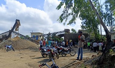 क्रेसर मे बड़ा हादशा, सिर मे पत्थर लगने से युवक की मौत