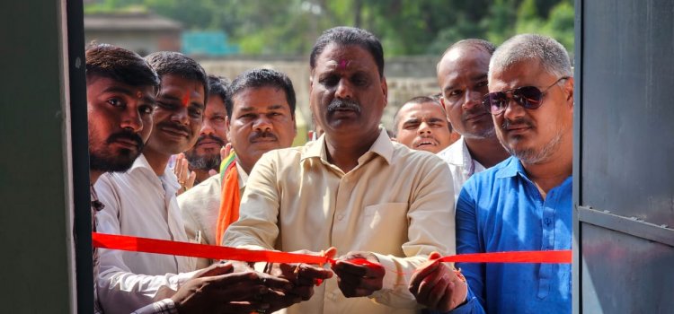 बेलतरा विधायक रजनीश सिंह ने पेंडरवा लछनपुर में सामुदायिक भवन का किया लोकार्पण