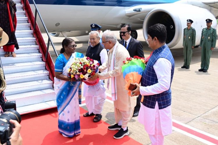 रायपुर पहुंची राष्ट्रपती दौप्रदी मुर्मू, राज्यपाल,सहित मुख्यमंत्री भूपेश बघेल ने विमानतल पर किया स्वागत