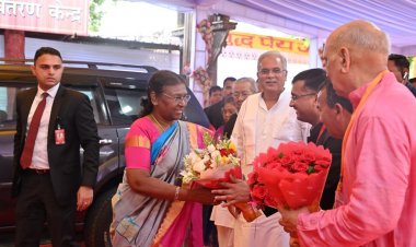 राष्ट्रपति श्रीमती द्रौपदी मुर्मू रतनपुर में आदिशक्ति मां महामाया देवी के किए दर्शन,मुख्यमंत्री भूपेश बघेल एवं ट्रस्ट के अध्यक्ष सहित अन्य जनप्रतिनिधि मौजूद- देखिए तस्वीरें