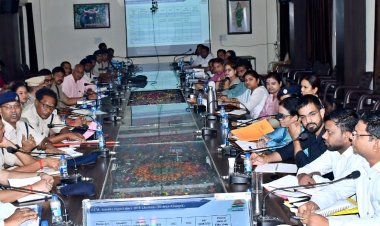 *पुलिस, आबकारी, जीएसटी, खनिज, परिवहन एवं खाद्य सहित संबंधित विभाग के अधिकारियों को दिए गए आवश्यक निर्देश*  *आगामी विधानसभा निर्वाचन के दौरान आर्थिक अपराधों पर नियंत्रण एवं व्यय अनुवीक्षण हेतु कलेक्टर की अध्यक्षता में बैठक सम्पन्न