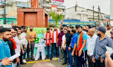 तमिलनाडु के मुख्यमंत्री के बेटे का सनातन विरोधी बयान,भाजयुमो ने फूंका पुतला, कांग्रेस को भी लिया आड़े हाथों