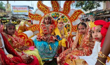 जन्माष्टमी पर युवाओं ने तोड़ी मटकी तो नन्हे बच्चे बने राधा कृष्ण