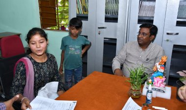 बेटियों की शिक्षा हर हाल में जारी रहनी चाहिए: पंकज शर्मा,  माया को पंकज शर्मा ने दिया कॉलेज शिक्षा का उपहार