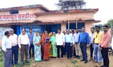 जल जीवन मिशन योजना के कार्यों निरीक्षण करने पहुंचे सेक्टर एक्सपर्ट