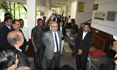 चीफ जस्टिस रमेश सिन्हा ने किया धमतरी जिला न्यायलय का औचक निरीक्षण