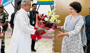 कांग्रेस महासचिव प्रियंका गांधी पहुंची रायपुर,एयरपोर्ट पर मुख्यमंत्री भूपेश बघेल सहित आला नेताओं ने किया स्वागत