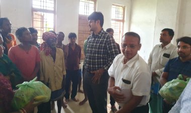 कलेक्टर ने बाढ़ प्रभावित सरगांव क्षेत्र का किया भ्रमण,प्रभावितो से चर्चा कर मूलभूत सुविधाओं की ली जानकारी