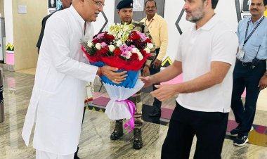 राहुल गांधी पहुंचे रायपुर एयरपोर्ट पर मुख्यमंत्री भूपेश बघेल ने किया स्वागत देखिए तस्वीरें