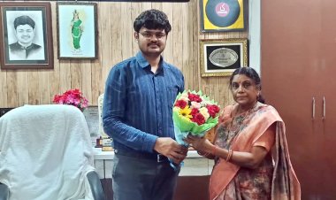 *जिला शिक्षा अधिकारी श्रीमती राजपूत को सेवानिवृत्ति पर दी गई विदाई*  *कलेक्टर ने पुष्पगुच्छ, श्रीफल भेंटकर उनके स्वस्थ एवं दीर्घायु जीवन की कामना की*