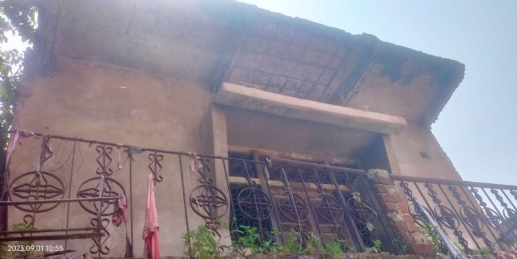 विवेकानंद वार्ड में बना मकान गिरने के कगार पर,खतरे में लगभग पांच सौ लोगों जिंदगी