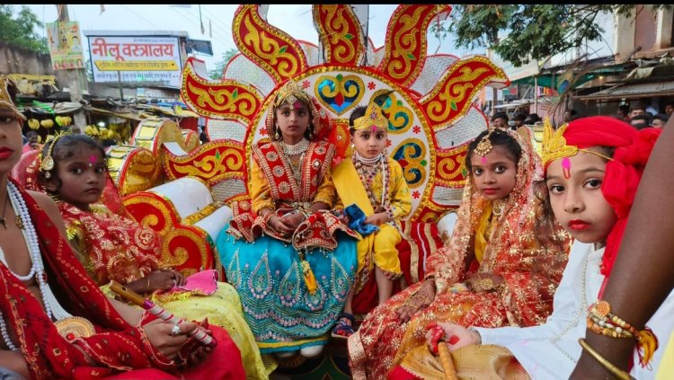 जन्माष्टमी पर युवाओं ने तोड़ी मटकी तो नन्हे बच्चे बने राधा कृष्ण