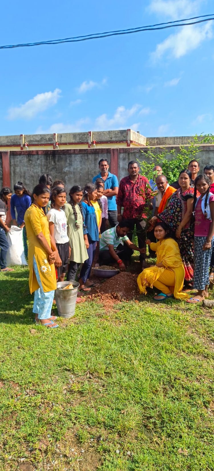 प्रधानमंत्री  के जन्मदिन पर भाजपा कार्यकर्ताओ ने किया छात्रावास मे पौधरोपण