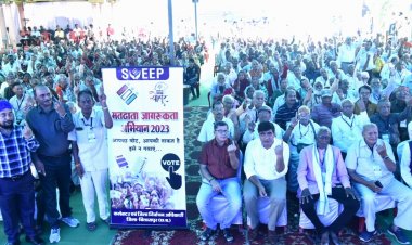 कलेक्टर ने वरिष्ठजनों को दिलाई मतदाता शपथ