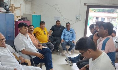 प्रधानमंत्री को ज्ञापन सौंपने जा रहे कांग्रेसियों को पुलिस ने रास्ते से ही किया गिरफ्तार