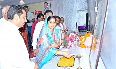 *अंतर्राष्ट्रीय वृद्धजन दिवस पर हुआ वरिष्ठ नागरिक सम्मान समारोह का आयोजन*  *वरिष्ठजनों के चेहरों की मुस्कान ही हमारी पूंजी - कलेक्टर राहुल देव