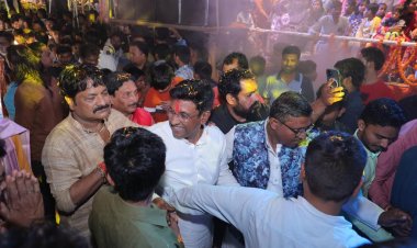 रायपुर ग्रामीण विधायक सत्यनारायण शर्मा एवं पंकज शर्मा ने किया झांकियों का स्वागत वदन अभिनंदन