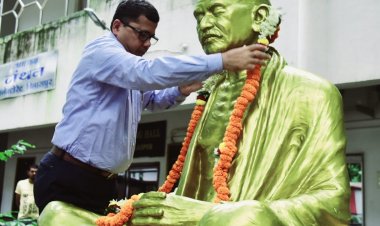 कलेक्टर संजीव झा ने गांधी जी एवं शास्त्री जी को किया नमन