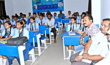 *मुख्यमंत्री भूपेश बघेल ने वीडियो कांफ्रेंसिंग के माध्यम से स्वामी आत्मानंद कोचिंग योजना का किया शुभारंभ*  *जिले के शासकीय स्कूलों में अध्ययनरत कक्षा 12वीं के 300 विद्यार्थियों को मिलेगी जेईई तथा नीट की निःशुल्क कोचिंग, बच्चों में दिखा उत्साह