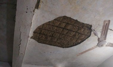 जर्जर भवन में डाकघर, खतरे के बीच काम करते कर्मचारी