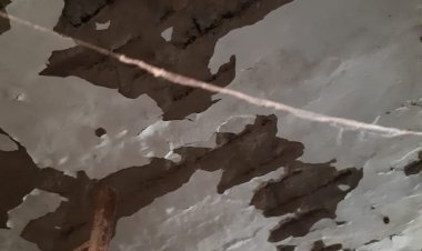 जर्जर भवनों में चल रहा ब्लाक मुख्यालय के सरकारी कार्यालय , जिला बनने के 10 सालों बाद भी नही मिला लाभ