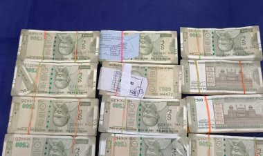 संदिग्ध वाहन पर पुलिस की कार्रवाई,कार से 5लाख 70हजार जप्त