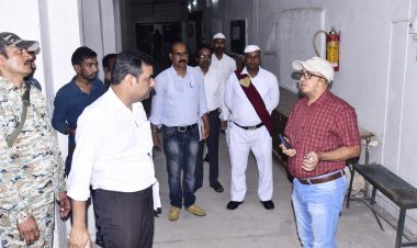 कलेक्टर ने किया ईवीएम वेयरहाउस का निरीक्षण