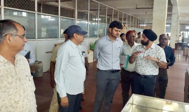 *कलेक्टर एवं जिला निर्वाचन अधिकारी ने भाटिया वाईन मर्चेन्ट्स का किया निरीक्षण